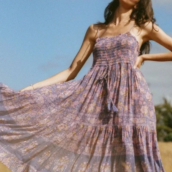 Gorgeous Spell midi dress in a vibrant floral lilac color - Picture 6 of 9